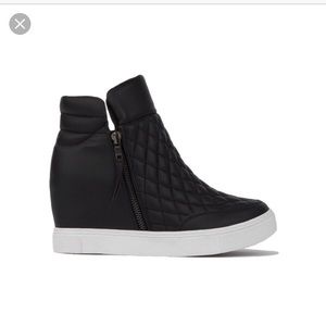 Steve Madden Linqss Quilted Sneaker Wedges Size 8